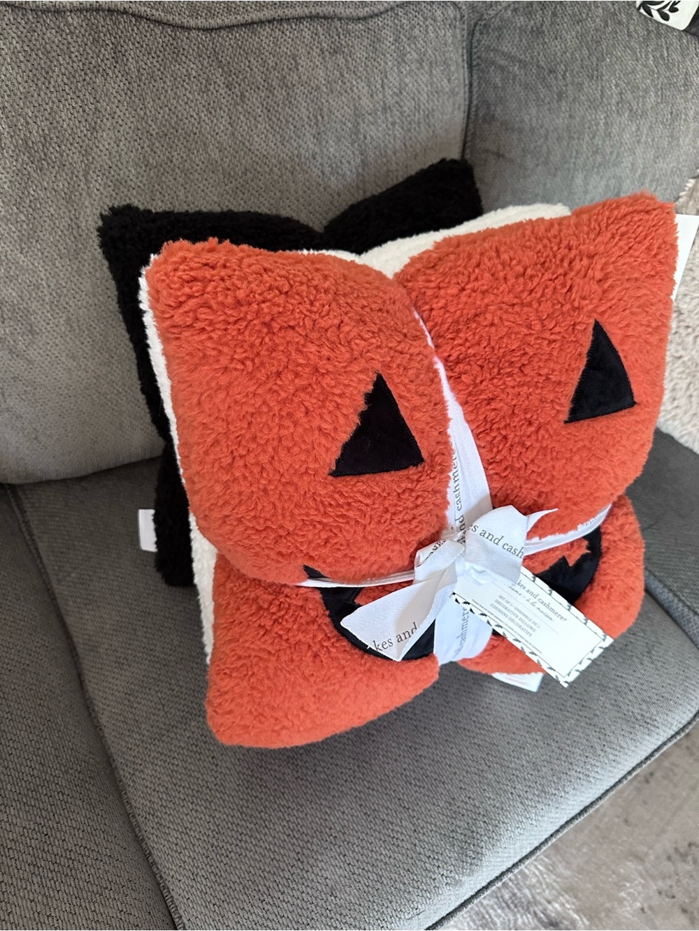 Set of 3 - Cupcakes and cashmere Halloween pillows - Orange, white & Black